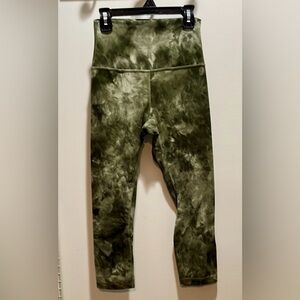 Lululemon 3/4 length Green Tie Dyed Leggings, Size 4